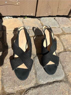 Clarks Cushion Black Slingback Heeled Sandals Women’s Textured Crisscross heel